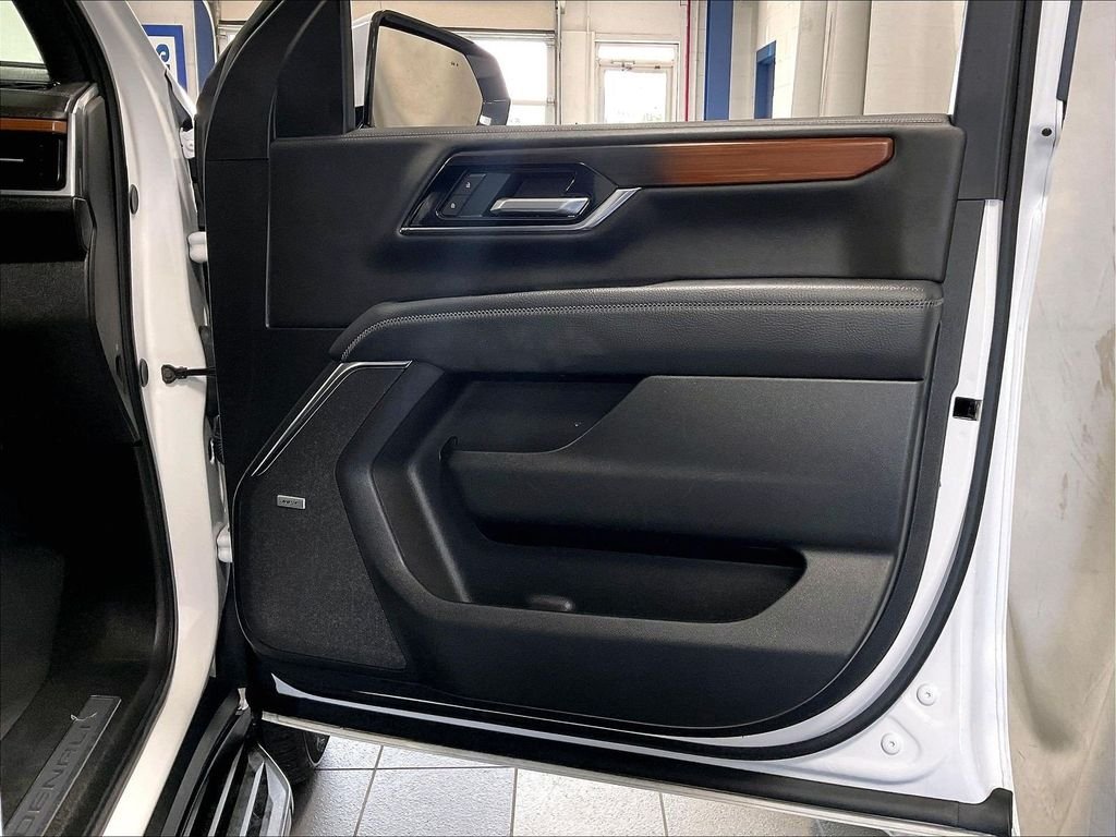 Used 2025 White GMC Denali image 12