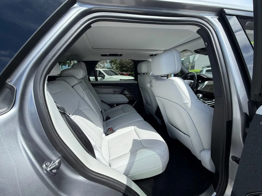 Used 2024  Land Rover SE image 15