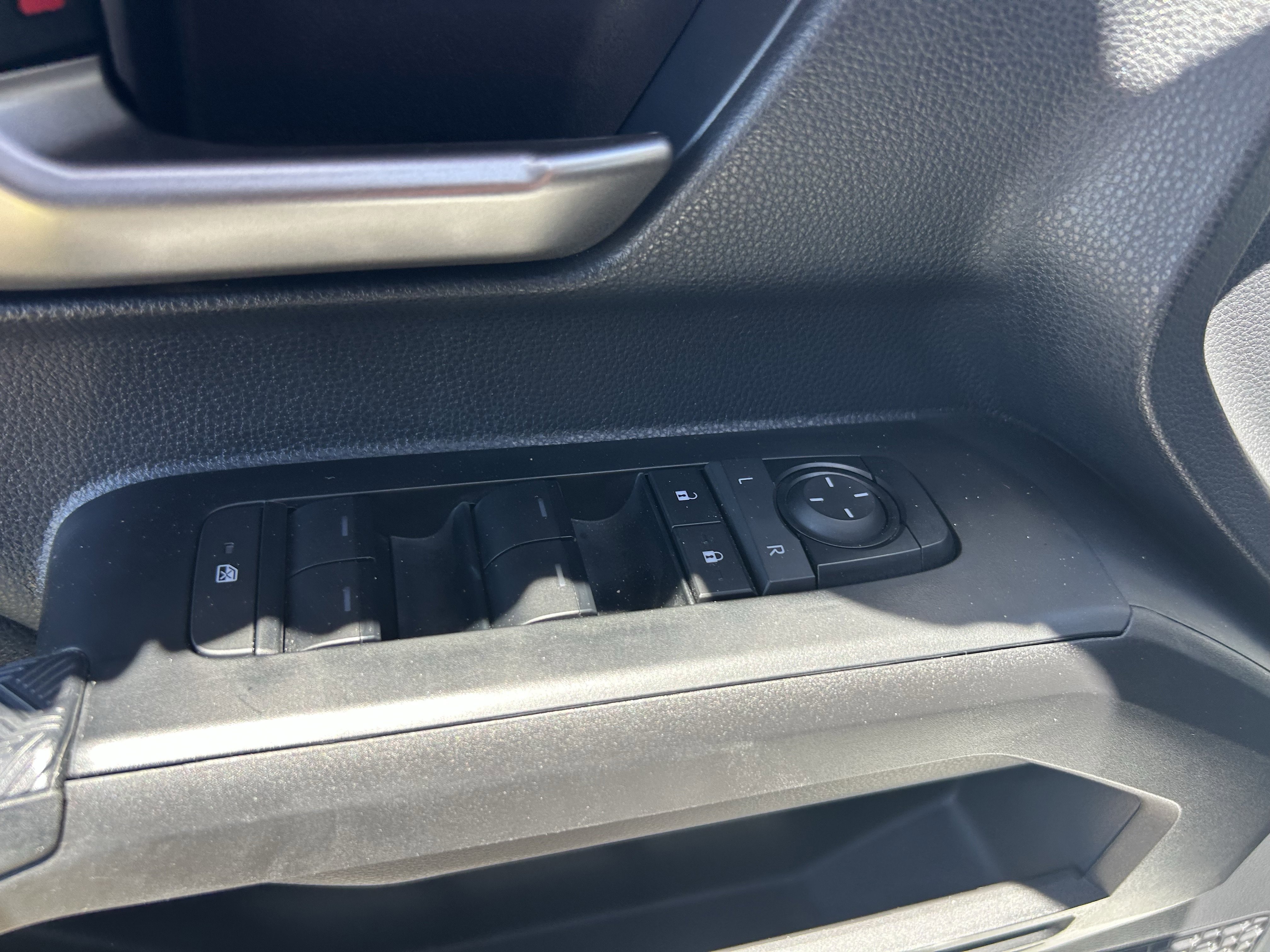 2025 Toyota Tacoma TRD Sport - Photo 28