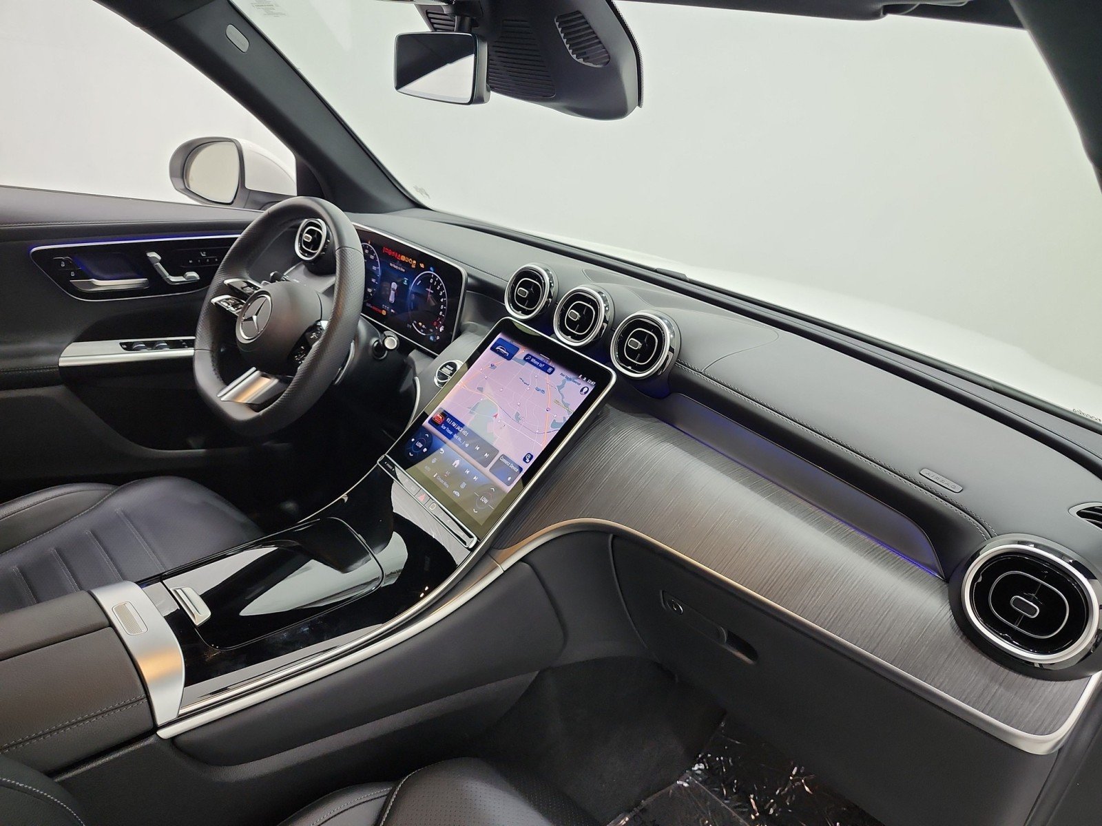 Used 2025 Polar White Mercedes-Benz GLC 350e 4MATIC® SUV image 18