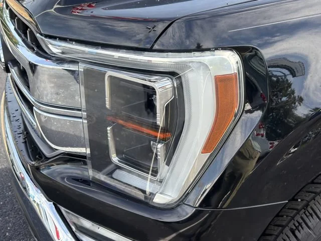 Used 2021 Black Ford LARIAT image 9