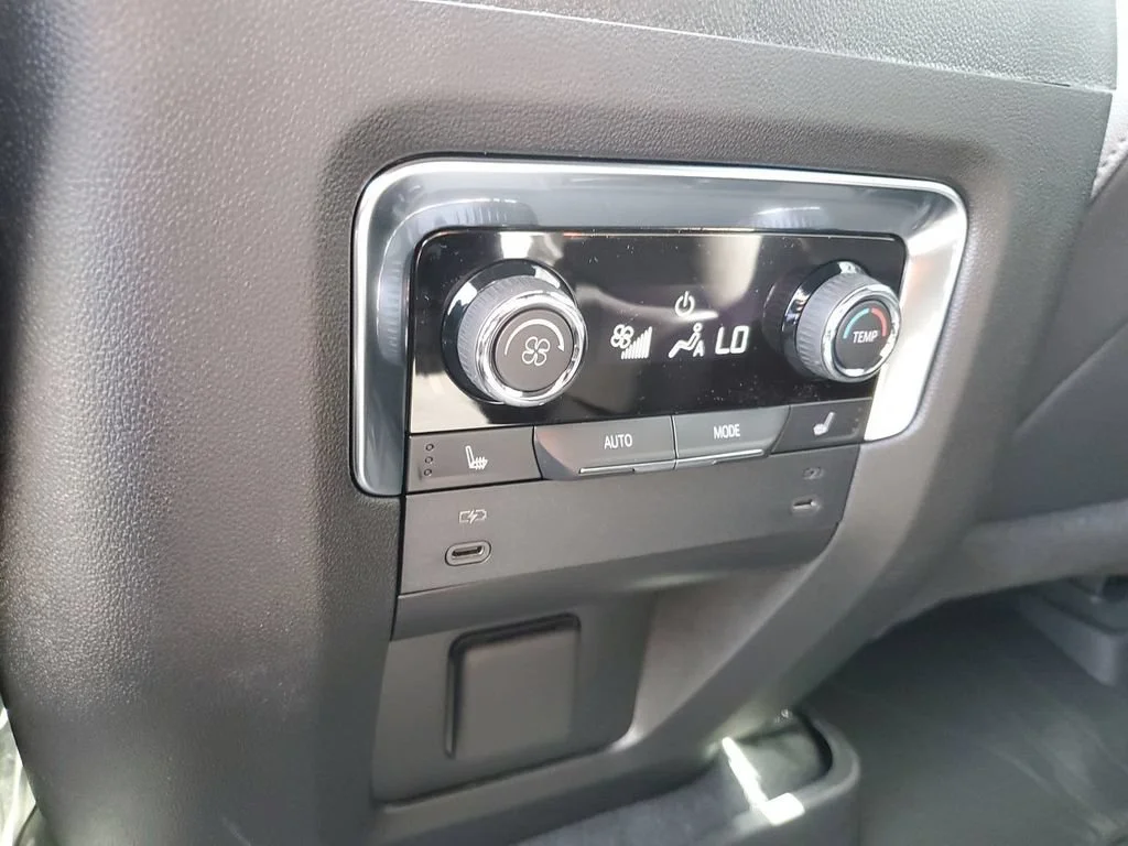 New 2026 Polar White Tricoat Chevrolet Premier image 25