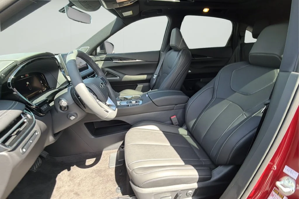 New 2027 2T SUN RED INFINITI Sport AWD image 18