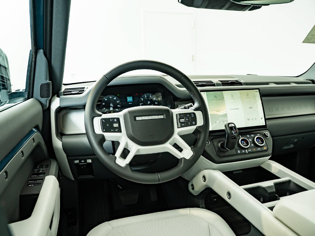 New 2026 Tasman Blue Land Rover X-Dynamic SE image 33