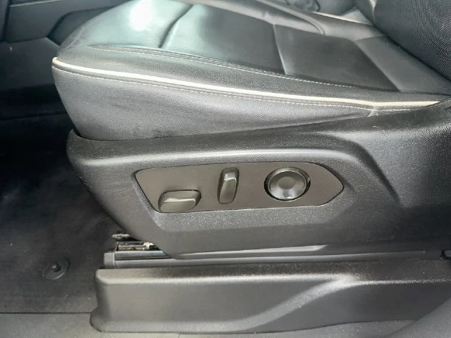 Used 2021 White Chevrolet Premier image 23