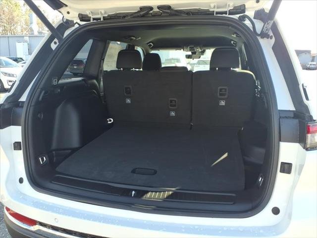 New 2025 Bright White Clear-Coat Exterior Paint Jeep Laredo image 43