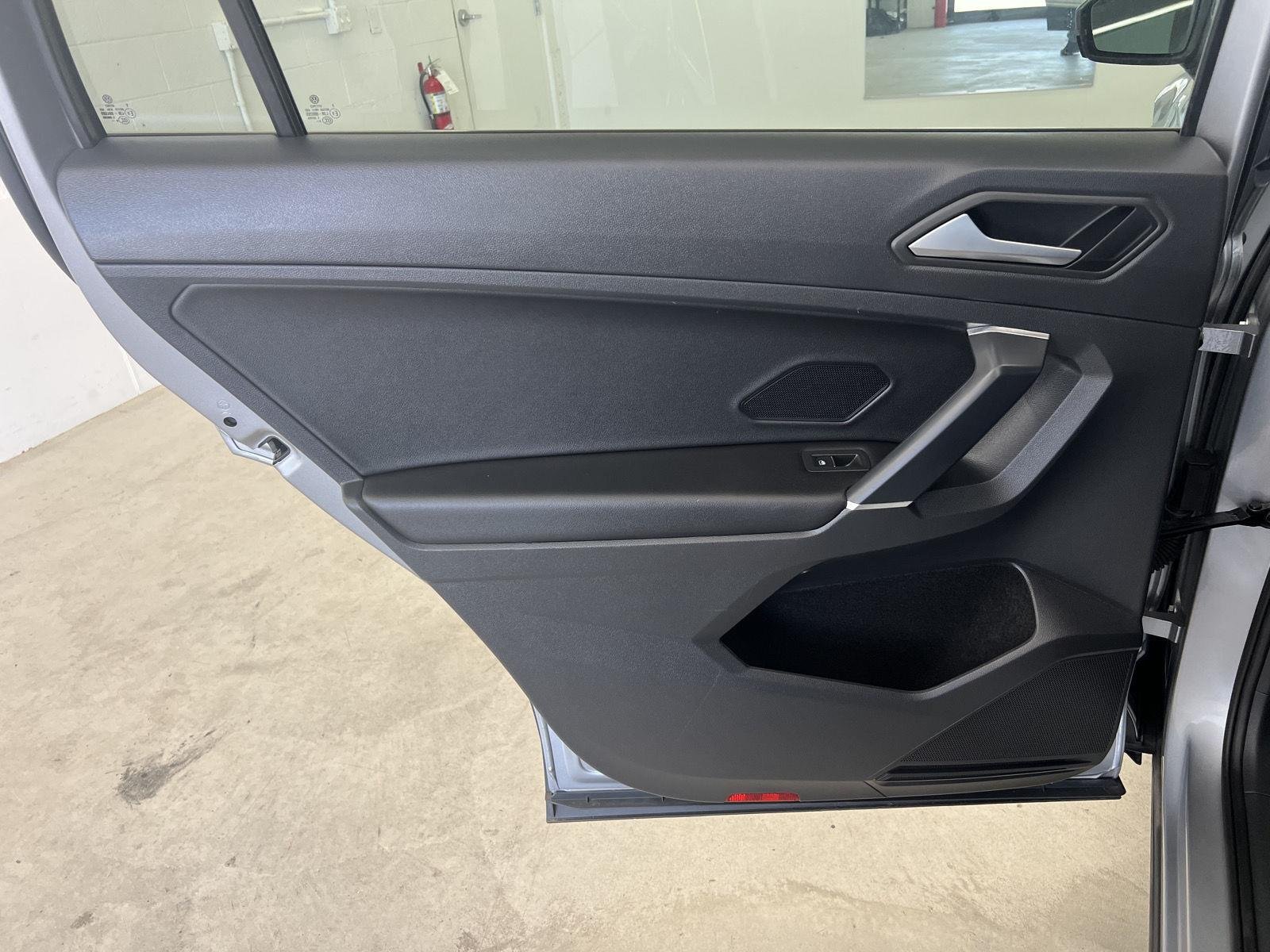 2020 Volkswagen Tiguan SE - Photo 25