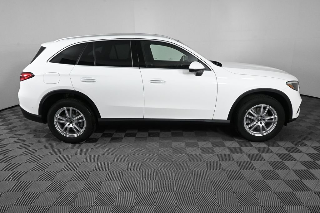 New 2026 Polar White Mercedes-Benz GLC 300 image 24