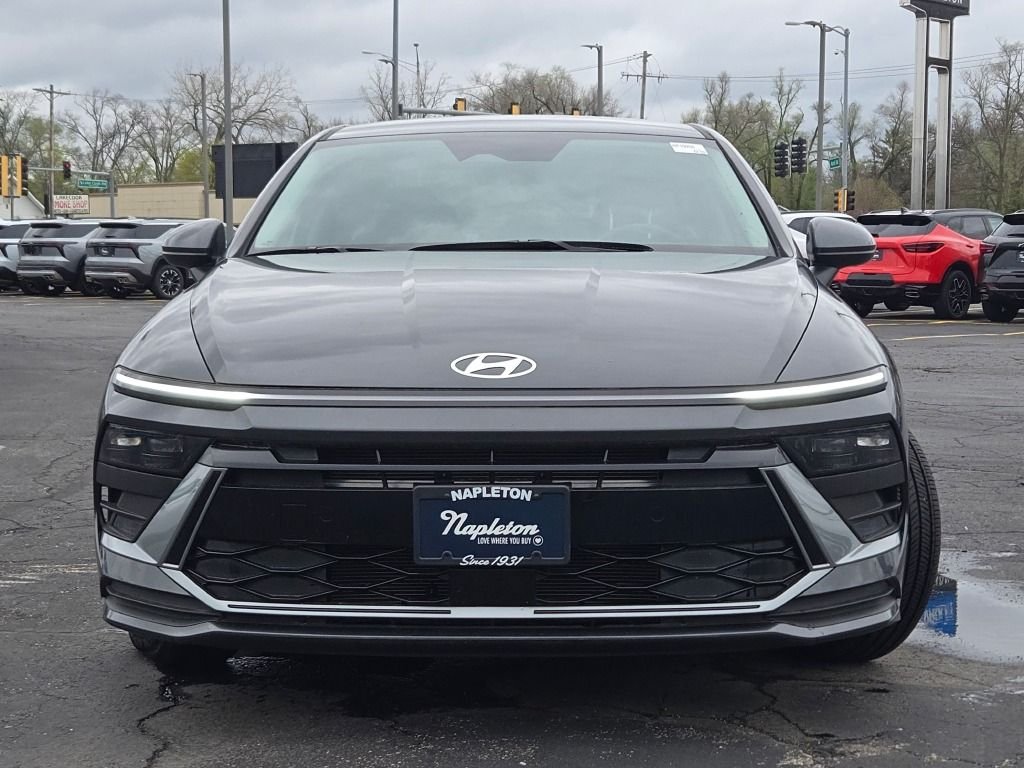 Used 2025 Gray Hyundai SE image 4