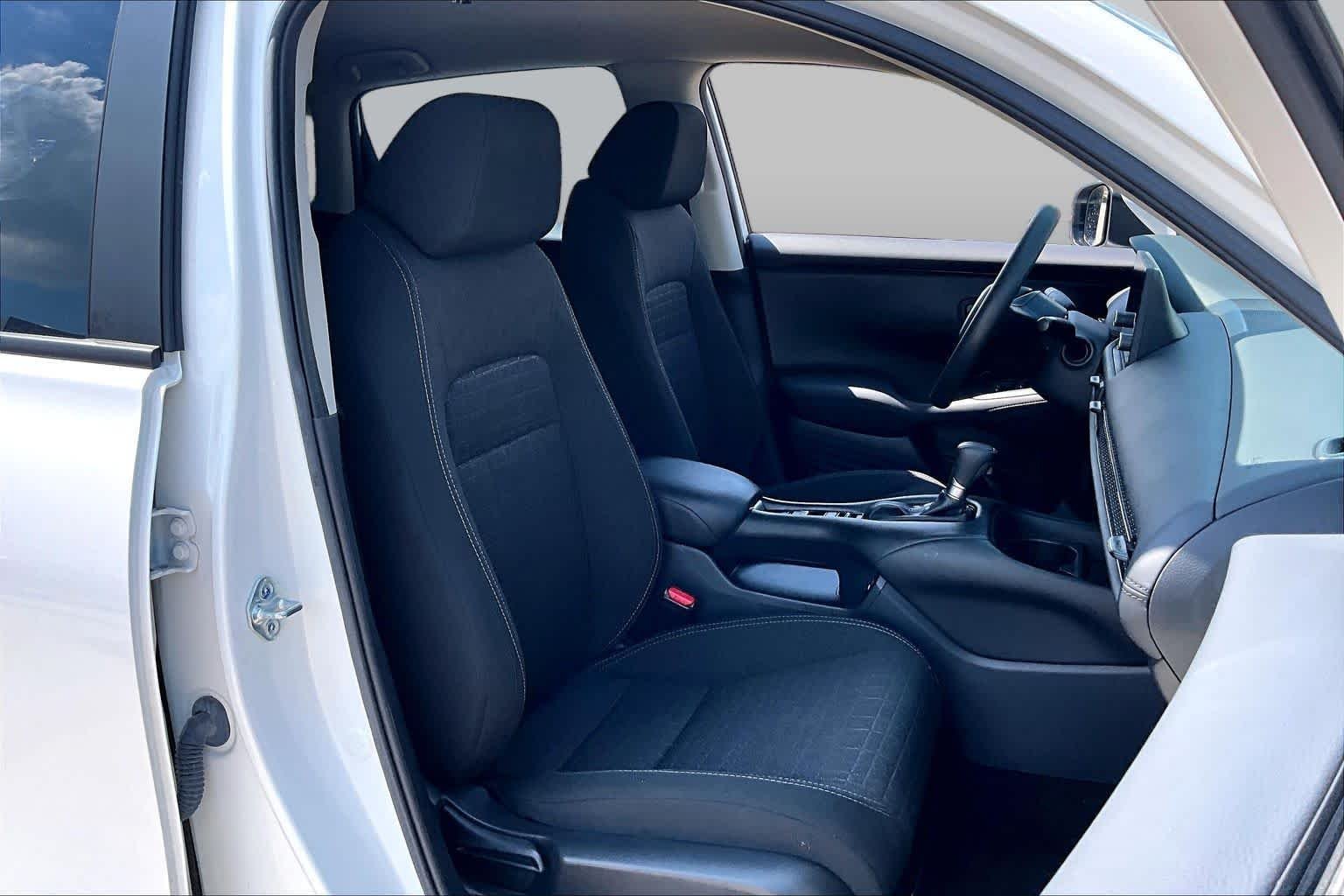 Used 2025 Platinum White Pearl Honda LX image 9