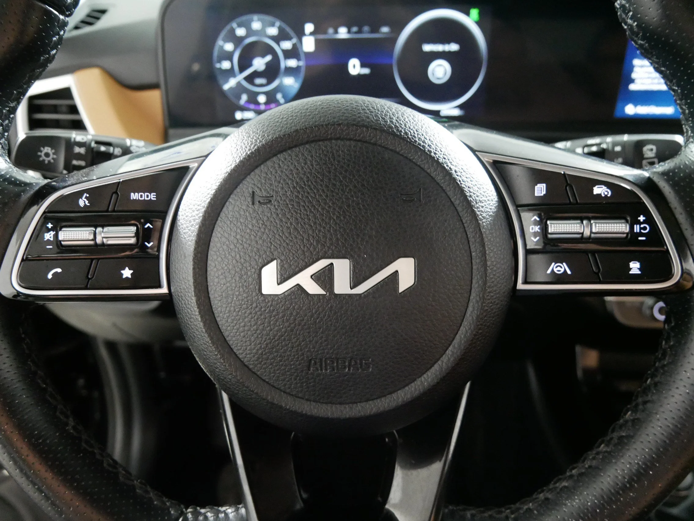 Used 2024 Fusion Black Kia SX image 25