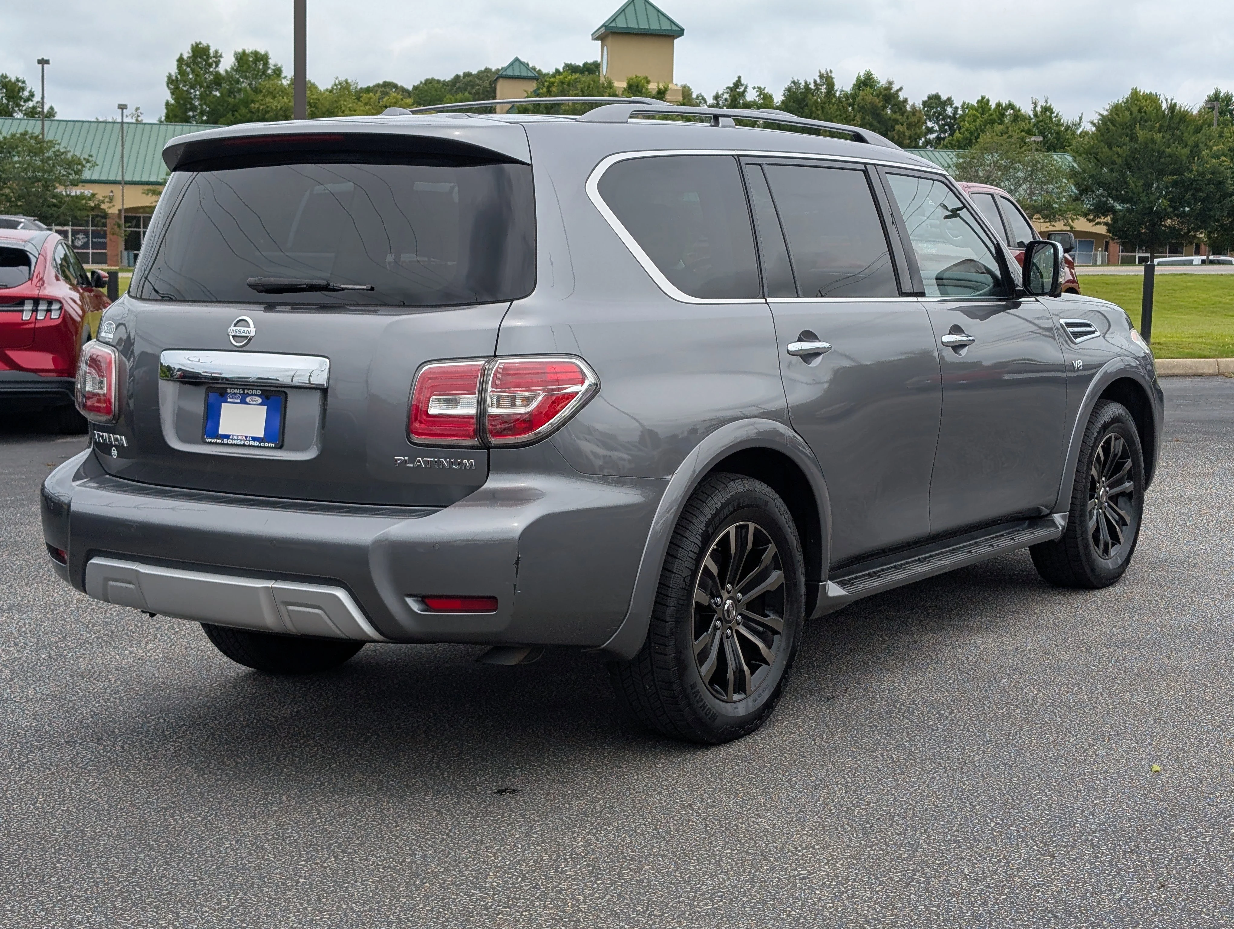 Used 2018 Gun Metallic Nissan Platinum image 9