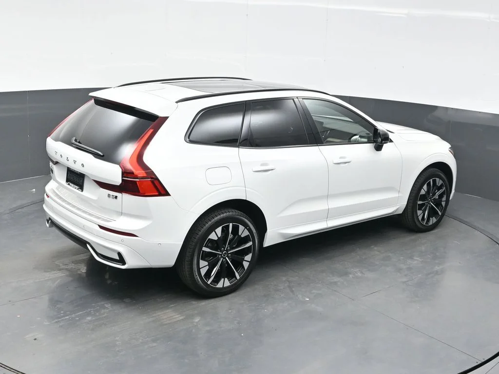 Used 2026 Crystal White Volvo Plus image 36