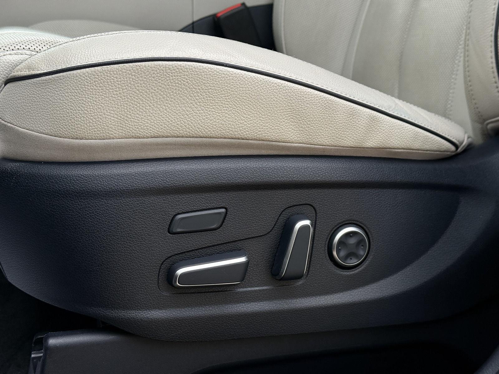 Used 2023 Sierra Burgundy Hyundai Limited image 11