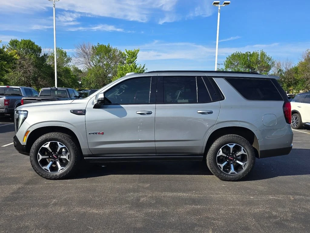 2025 GMC Yukon AT4 - Photo 11
