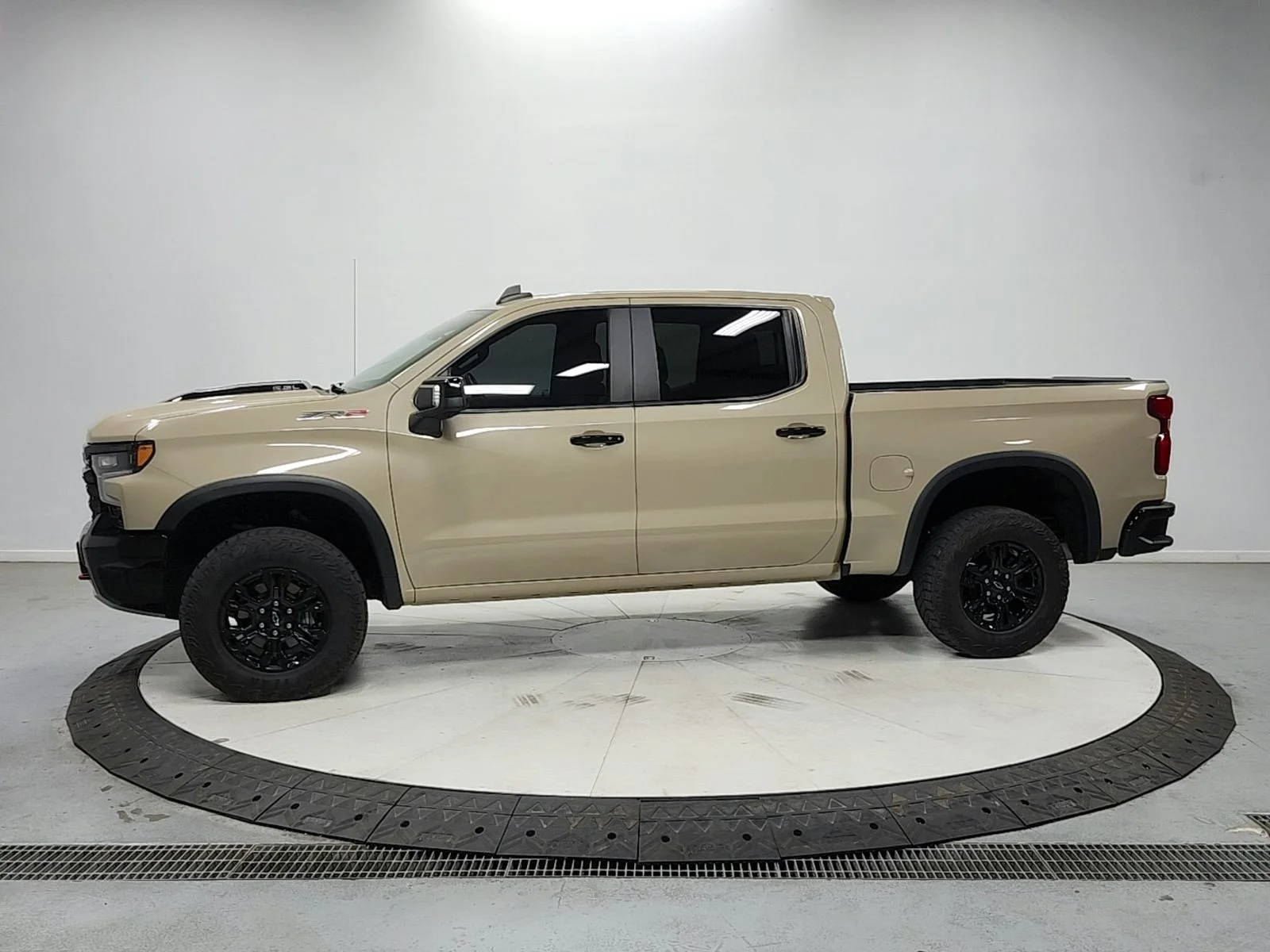 Used 2023  Chevrolet ZR2 image 4