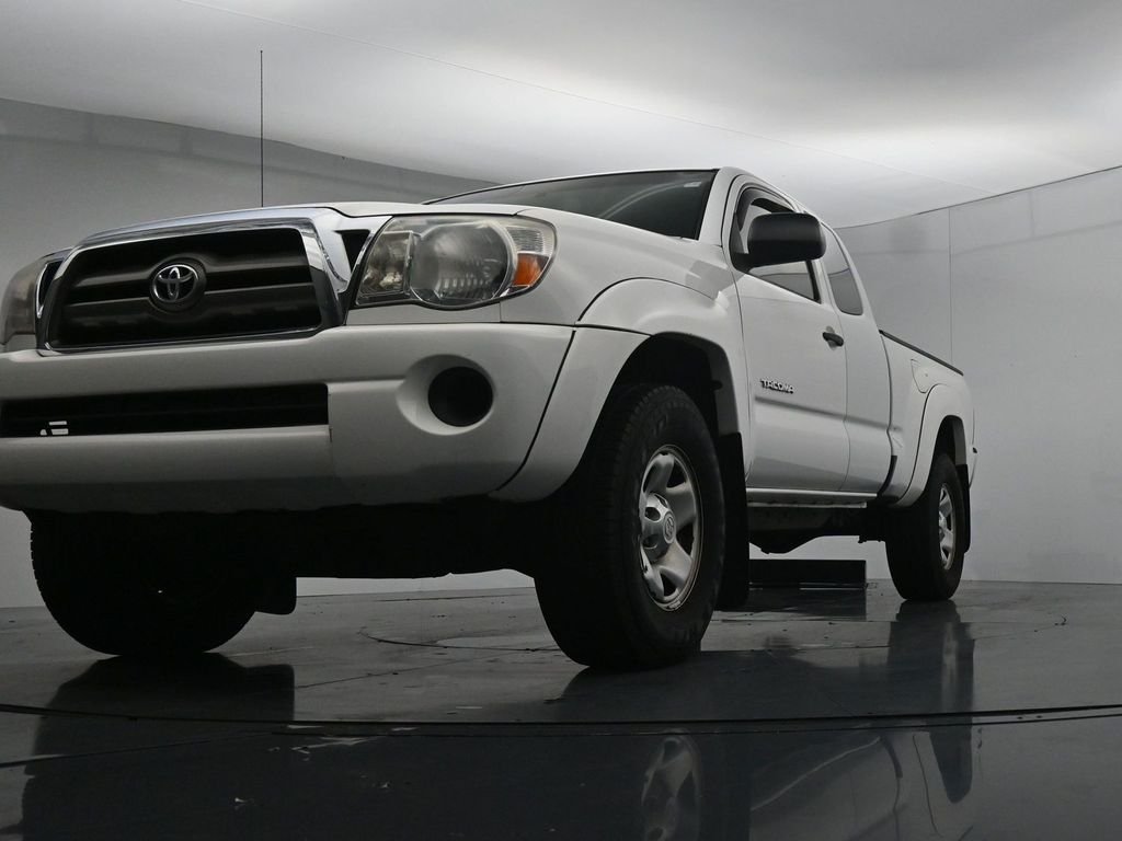 Used 2009 White Toyota PreRunner image 27