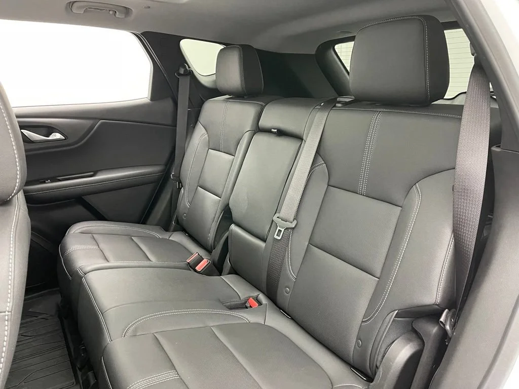 Used 2024 Summit White Chevrolet 3LT image 40