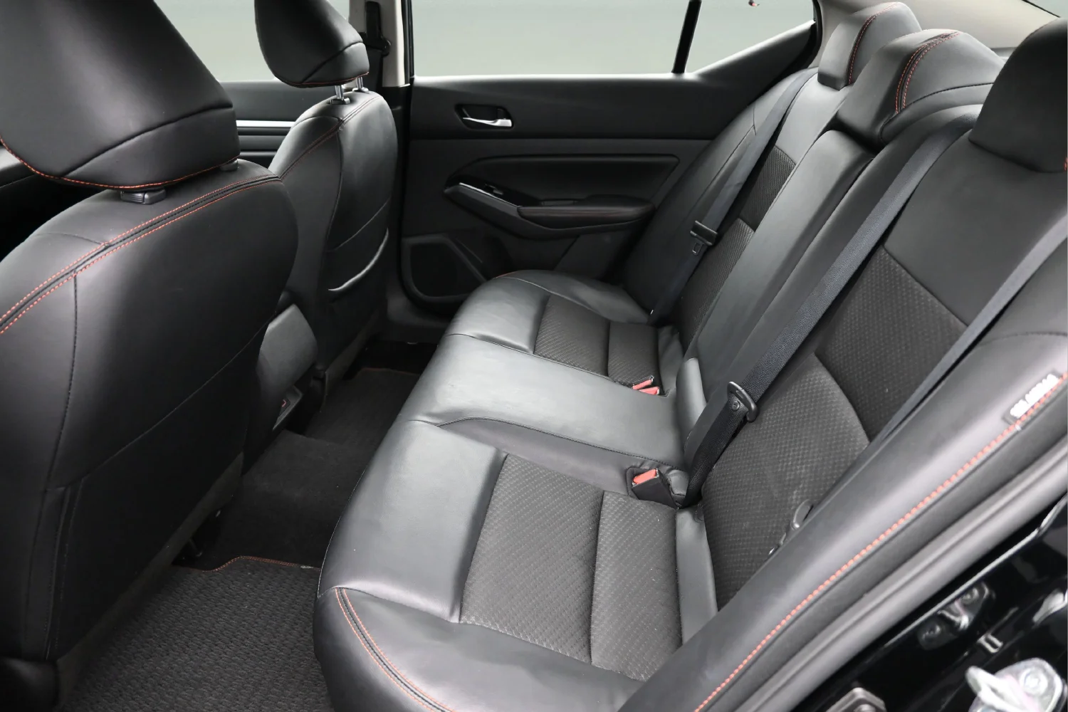 Used 2025 Black Nissan 2.5 SR image 16