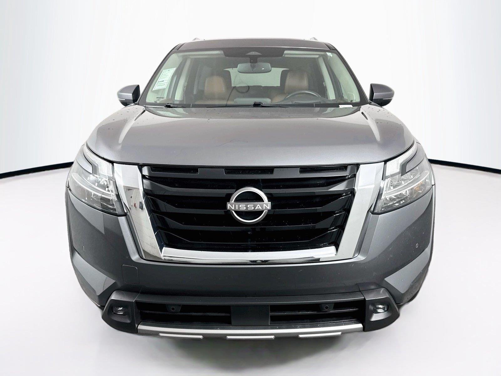 Used 2022 Gun Metallic Nissan Platinum image 9
