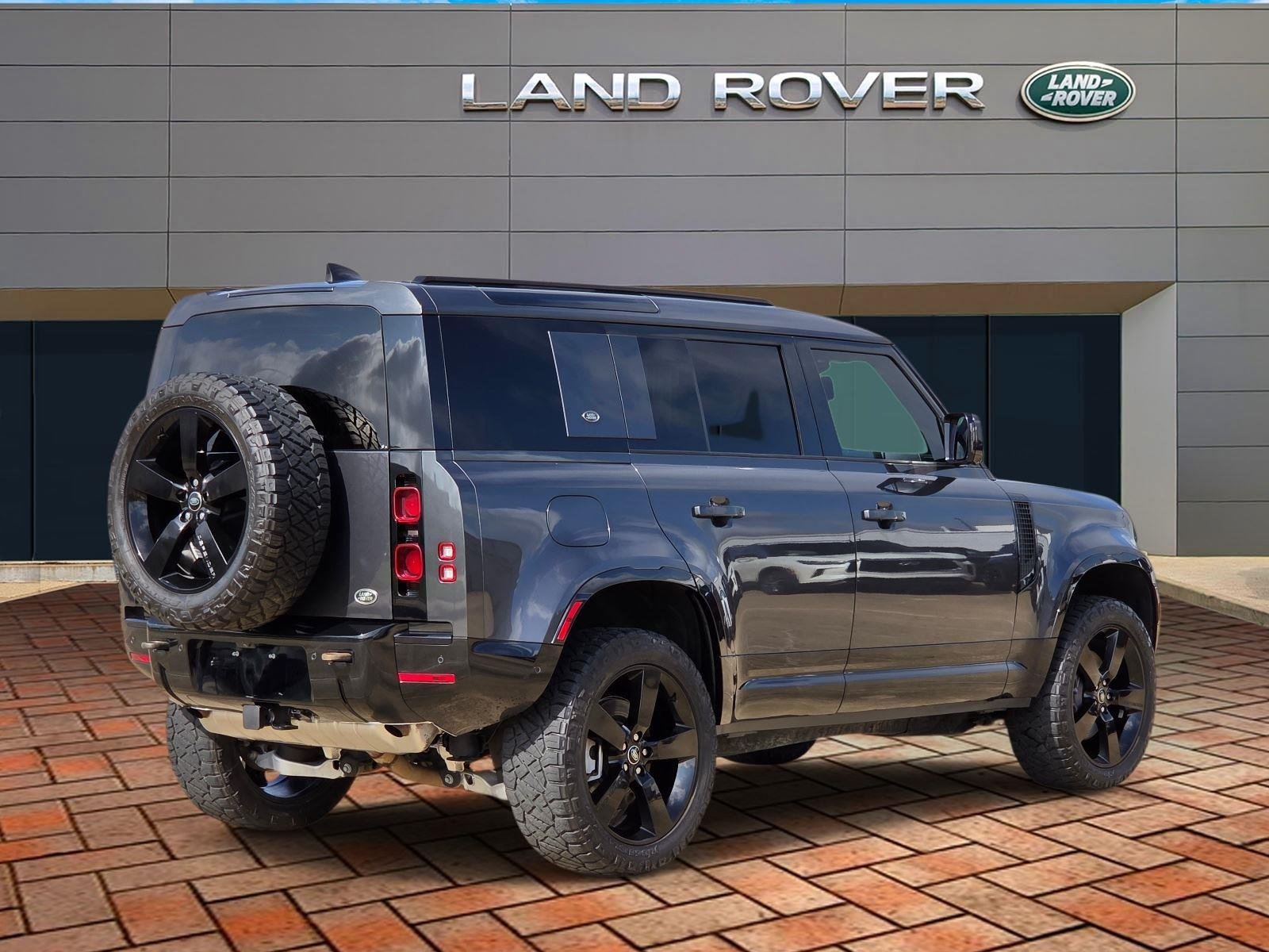 Used 2022 Carpathian Grey Premium Metallic Land Rover X-Dynamic image 4