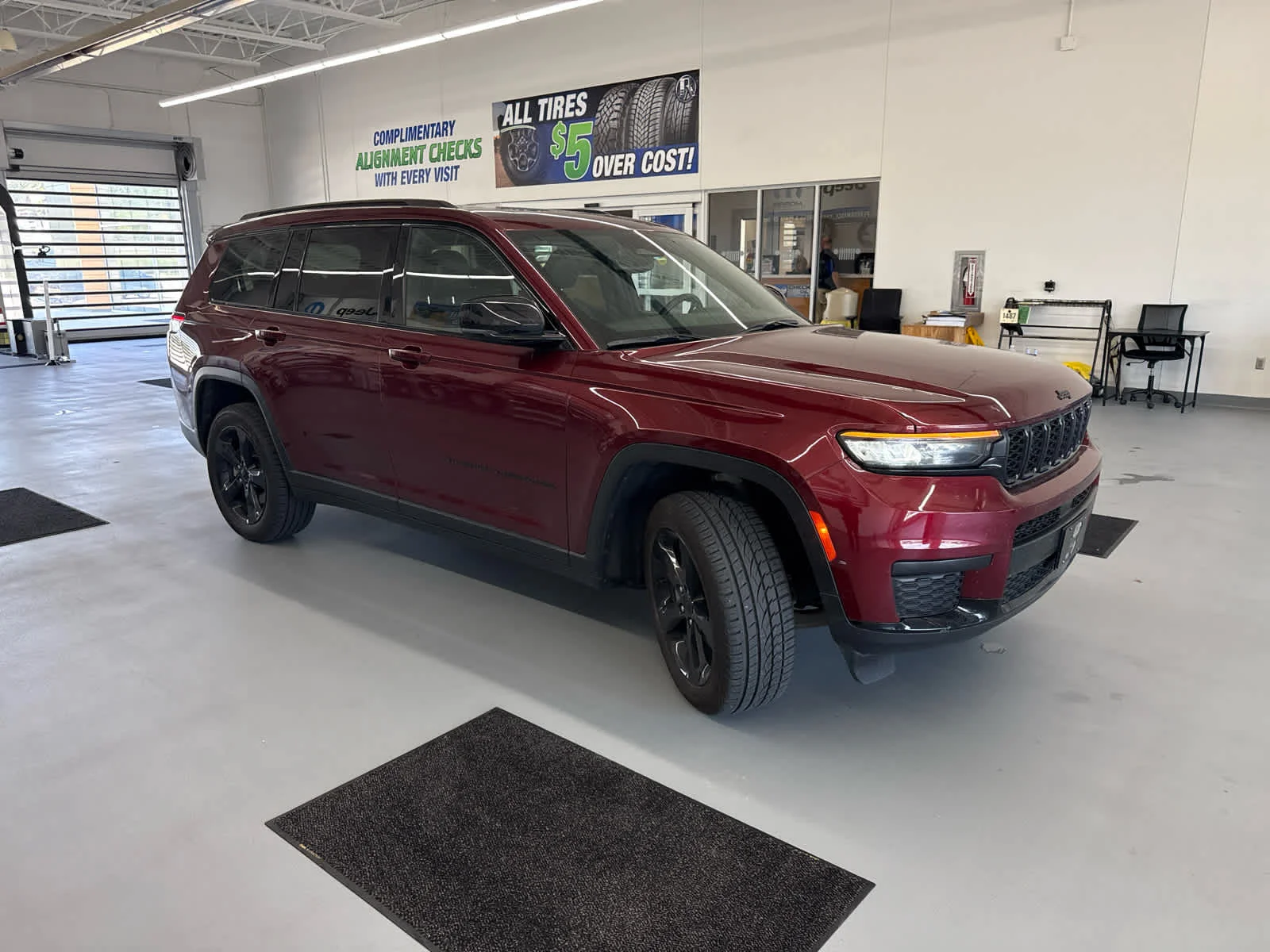 Used 2022 Velvet Red Pearlcoat Jeep Altitude image 3