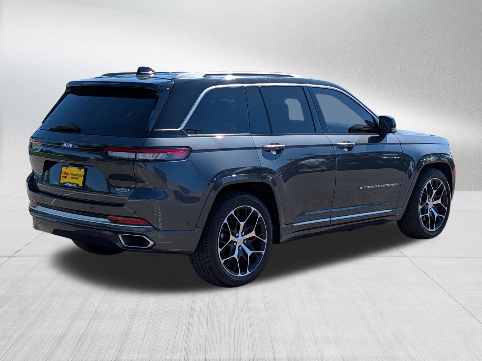 Used 2023 Baltic Gray Metallic Clearcoat Jeep Summit Reserve image 7