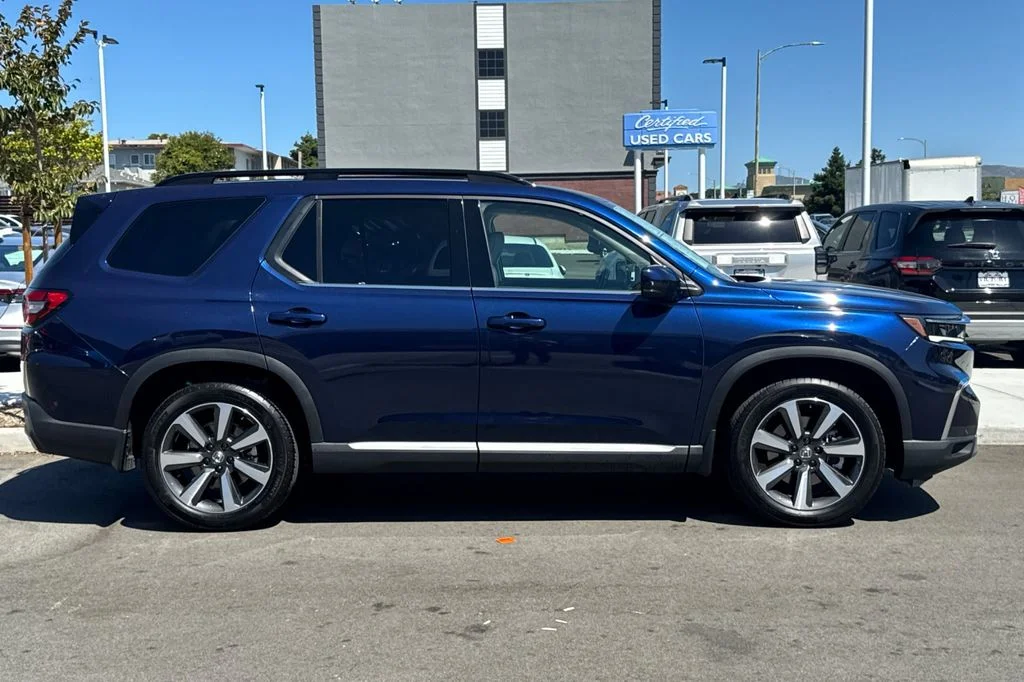Certified Used 2025 Obsidian Blue Pearl Honda Touring image 3