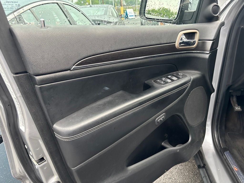Used 2015 Silver Jeep Limited image 7