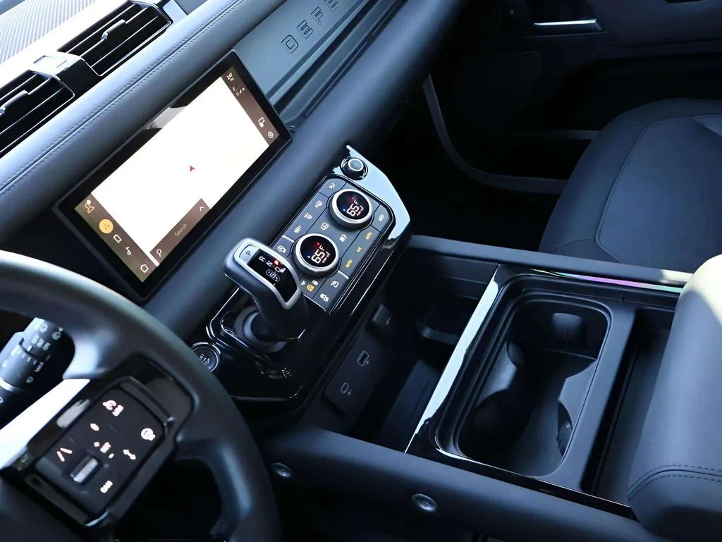 2024 Land Rover Defender X-Dynamic SE - Photo 27