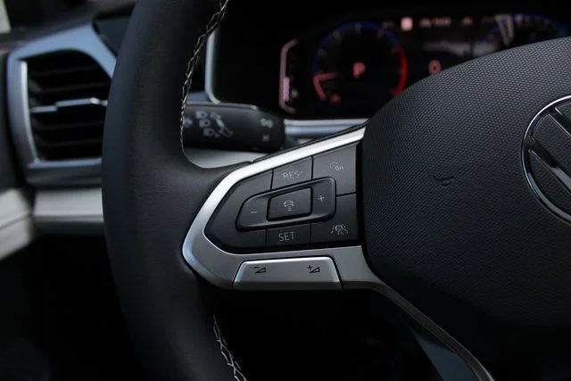 2025 Volkswagen Taos SEL - Photo 10