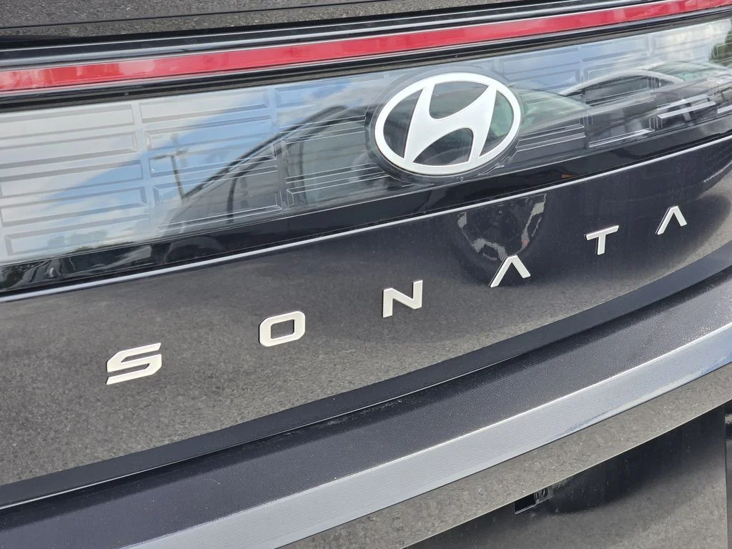 Used 2025 Blue Hyundai SEL image 6