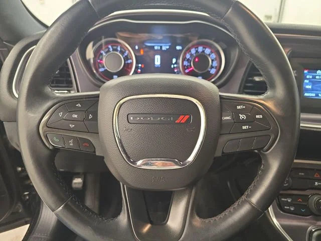 Used 2015 Pitch Black Clearcoat Dodge SXT image 23