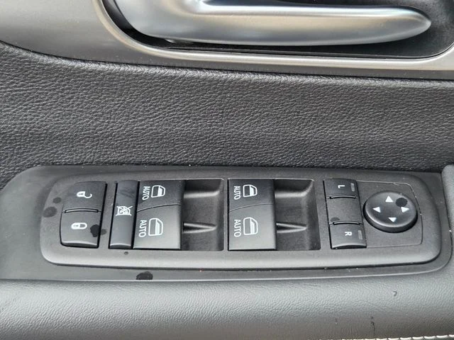 Used 2025 Black Chrysler Select image 32