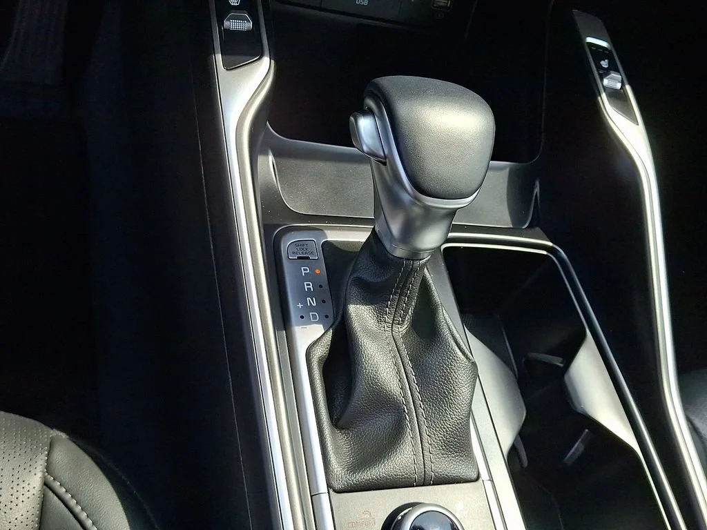 Used 2022 White Kia X-Line EX image 22