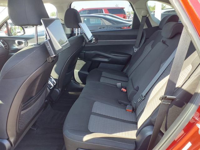 2021 Kia Sorento LX - Photo 9