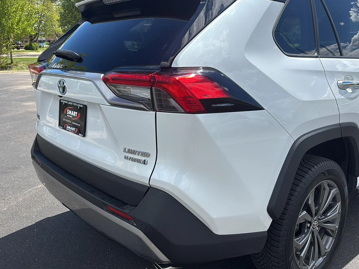Used 2023 Wind Chill Pearl Toyota Limited image 18