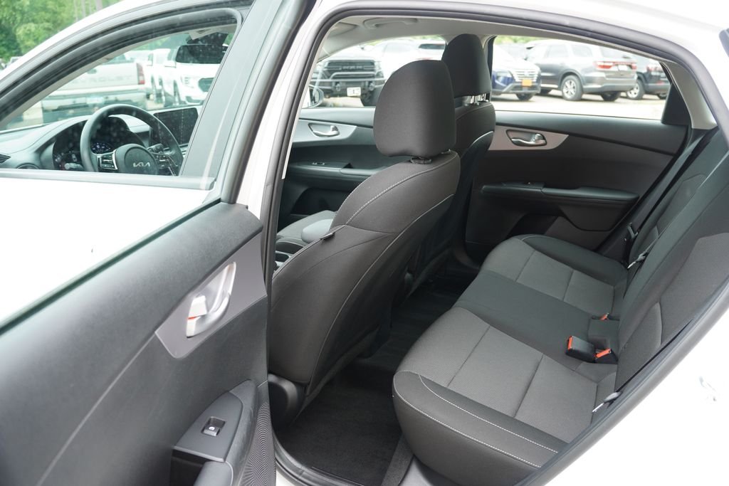 Used 2023 Snow White Pearl Kia LXS image 16