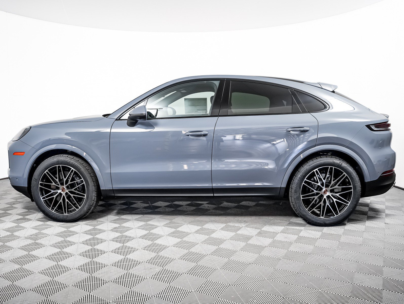 New 2026 ARCTIC GREY Porsche Coupe image 2