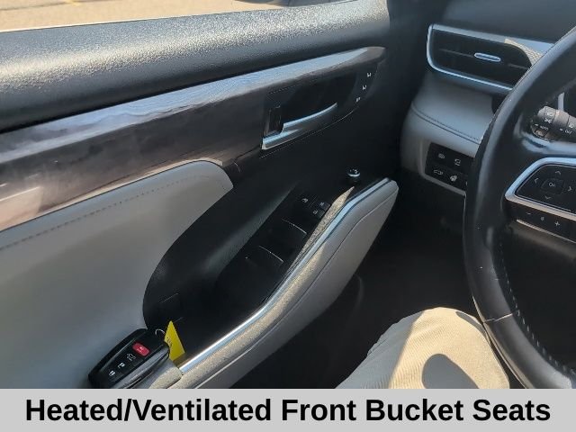 Used 2020 Silver Toyota Platinum image 11