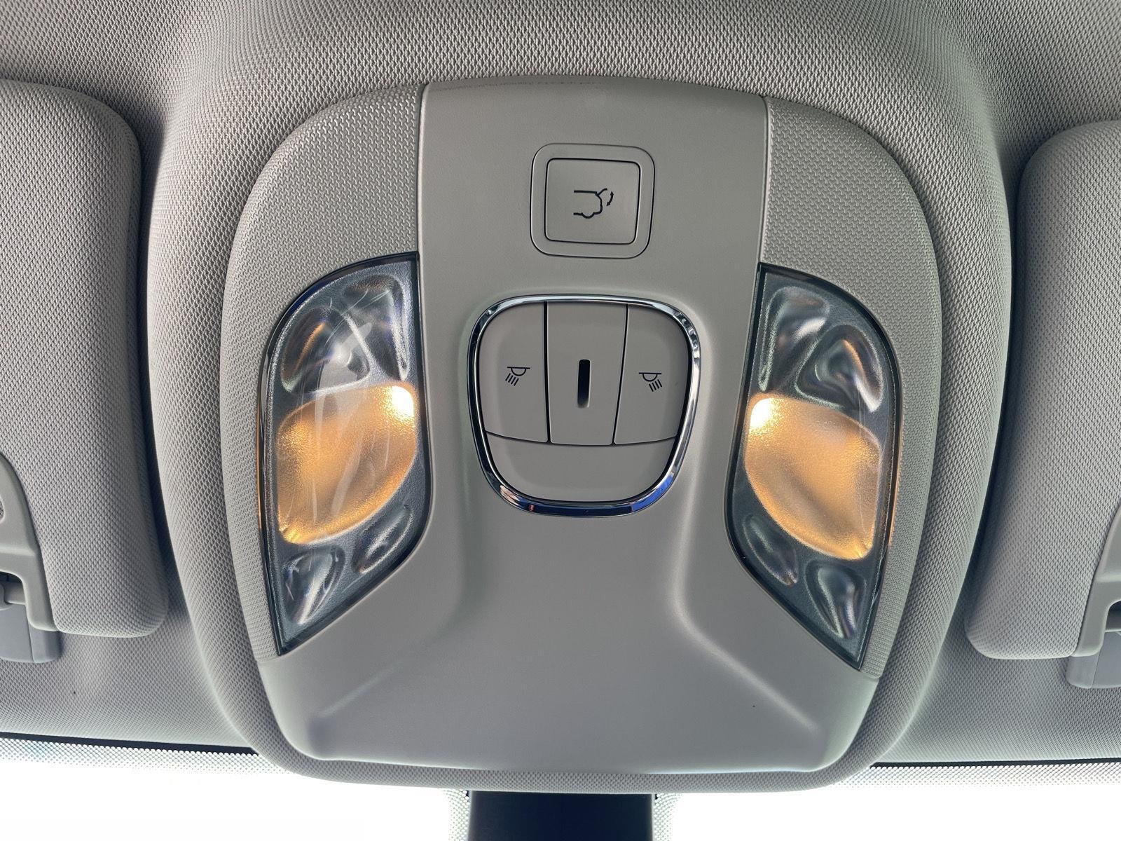 Used 2018 Jazz Blue Pearlcoat Jeep Latitude image 27