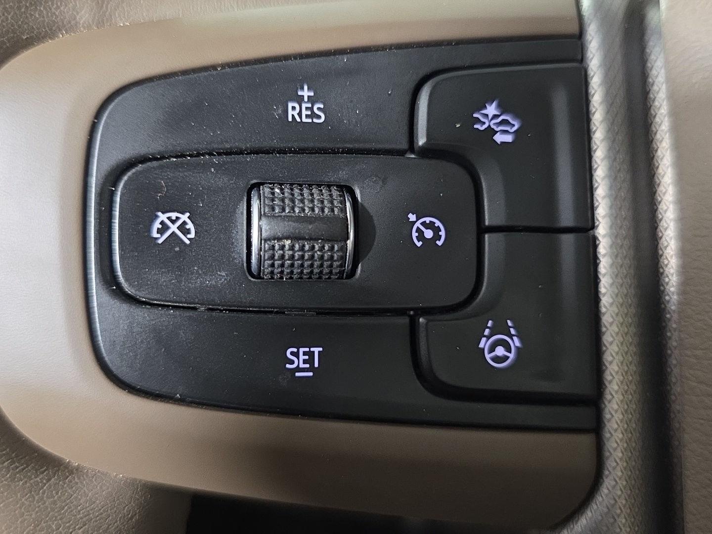 Used 2024 White Frost Tricoat GMC Denali image 21