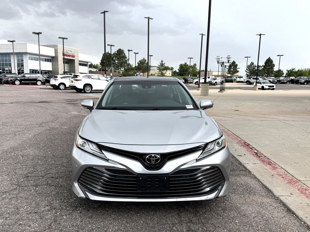 Used 2018 Silver Toyota XLE image 3