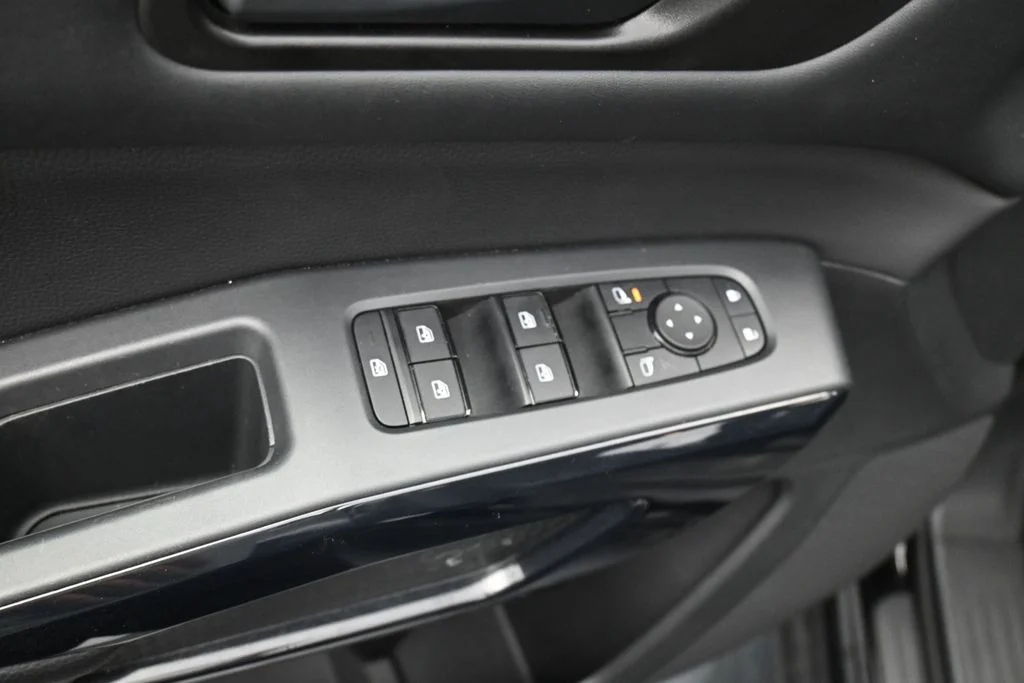 2025 Nissan Pathfinder SV - Photo 18