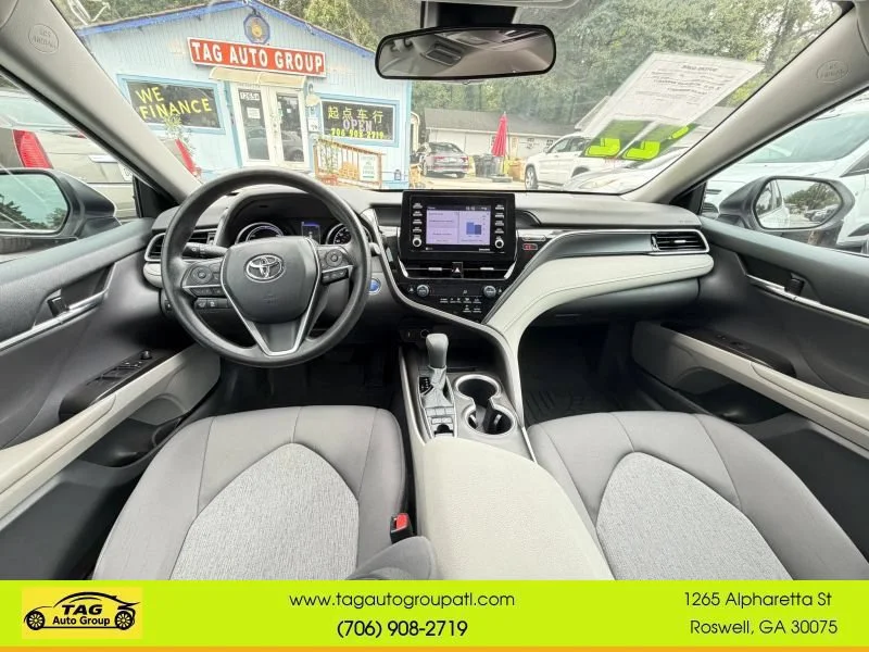 Used 2022 White Toyota LE image 6