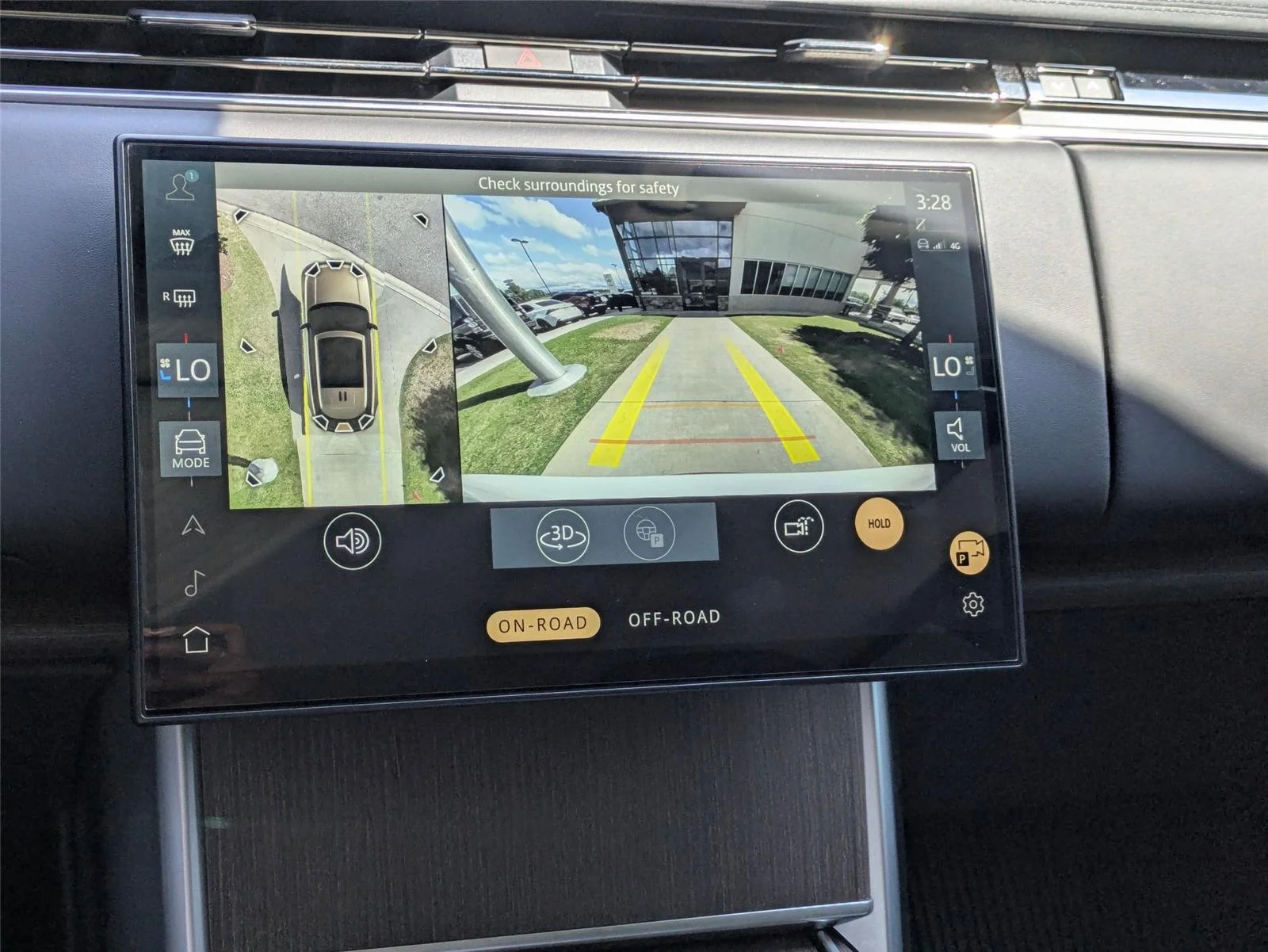 Used 2025  Land Rover SE image 21
