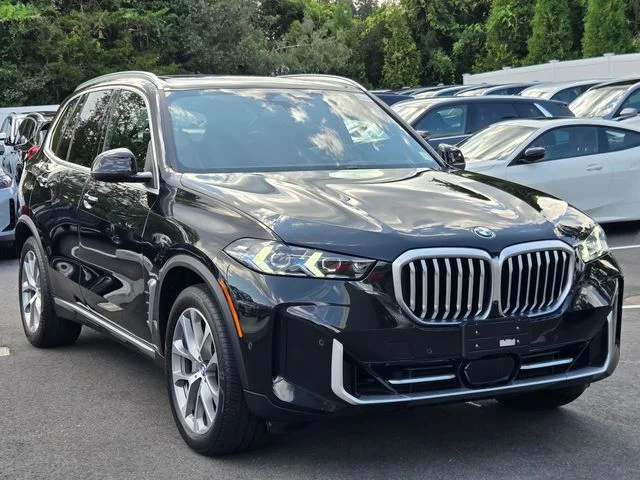 Used 2025 Black Sapphire Metallic BMW xDrive40i image 3