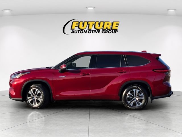 Used 2020 Red Toyota XLE image 7
