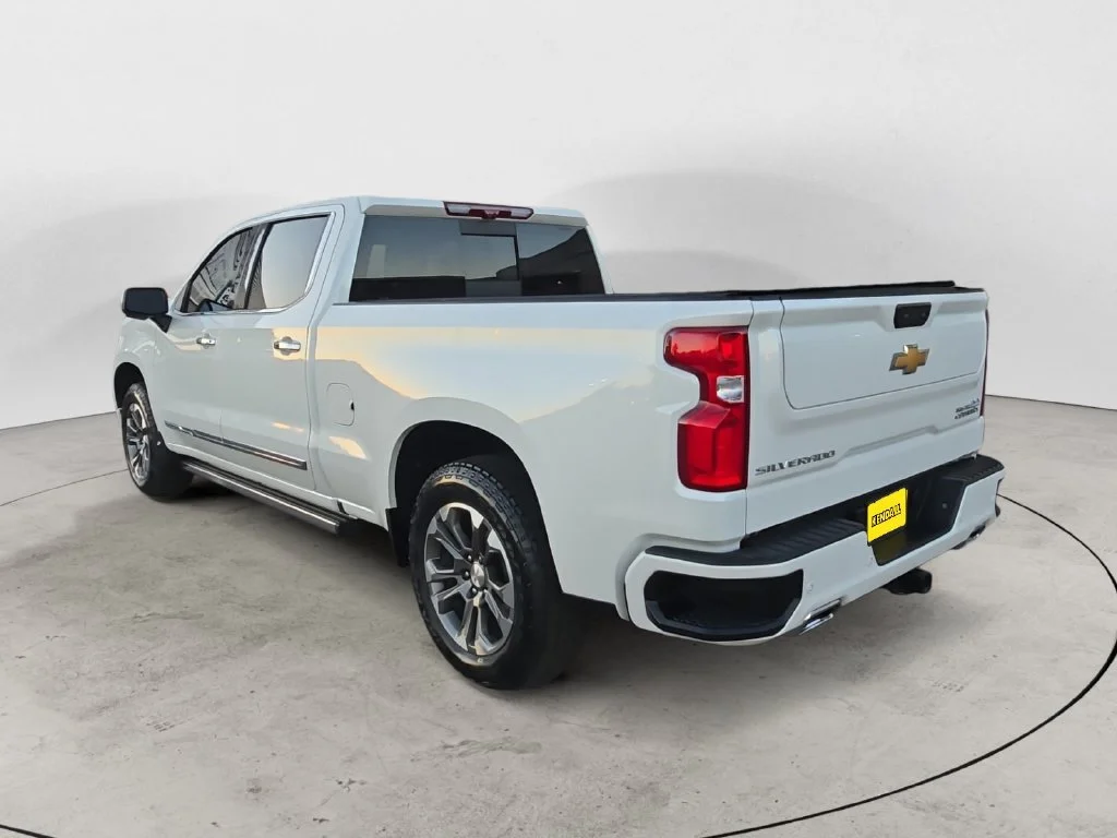 Used 2025 Beige Chevrolet High Country image 11