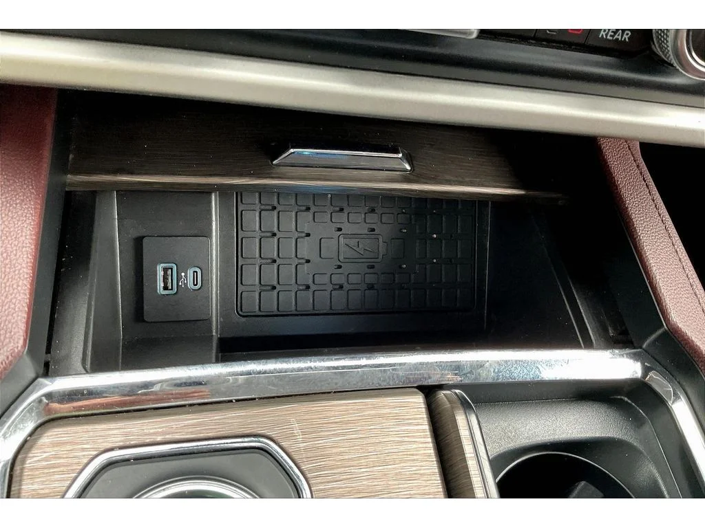 Used 2024  Ford Limited image 24